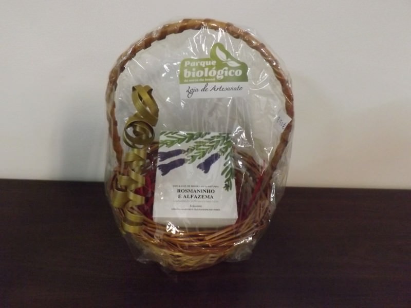 Conjunto Cesta em Vime + Sais e Chá de Banho Rosmaninho e Alfazema - 200g