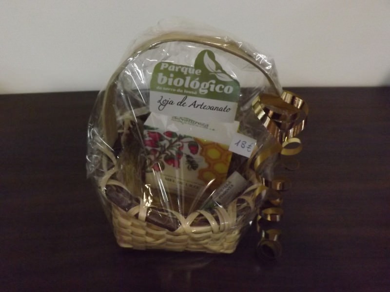 Conjunto Canastra de asa + Sabonete de Banho Medronho e Zimbro - 100g